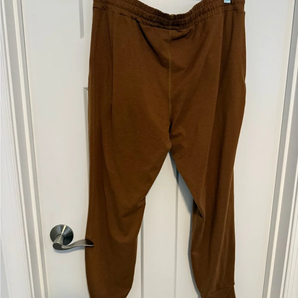 Vuori Women’s Brown Pull-On Jogger Pants - Picture 3 of 7